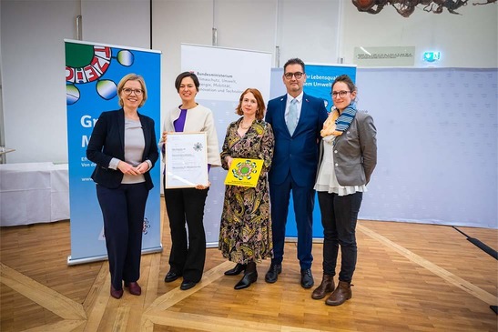 © ÖBB/BMK/Cajetan Perwein Verleihung Österreichisches Umweltzeichen<br/>v.l.n.r.: BM Leonore Gewessler, VD Silvia Angelo, Ursula Bazant, Wolfgang Willinger und Judith Fahrngruber