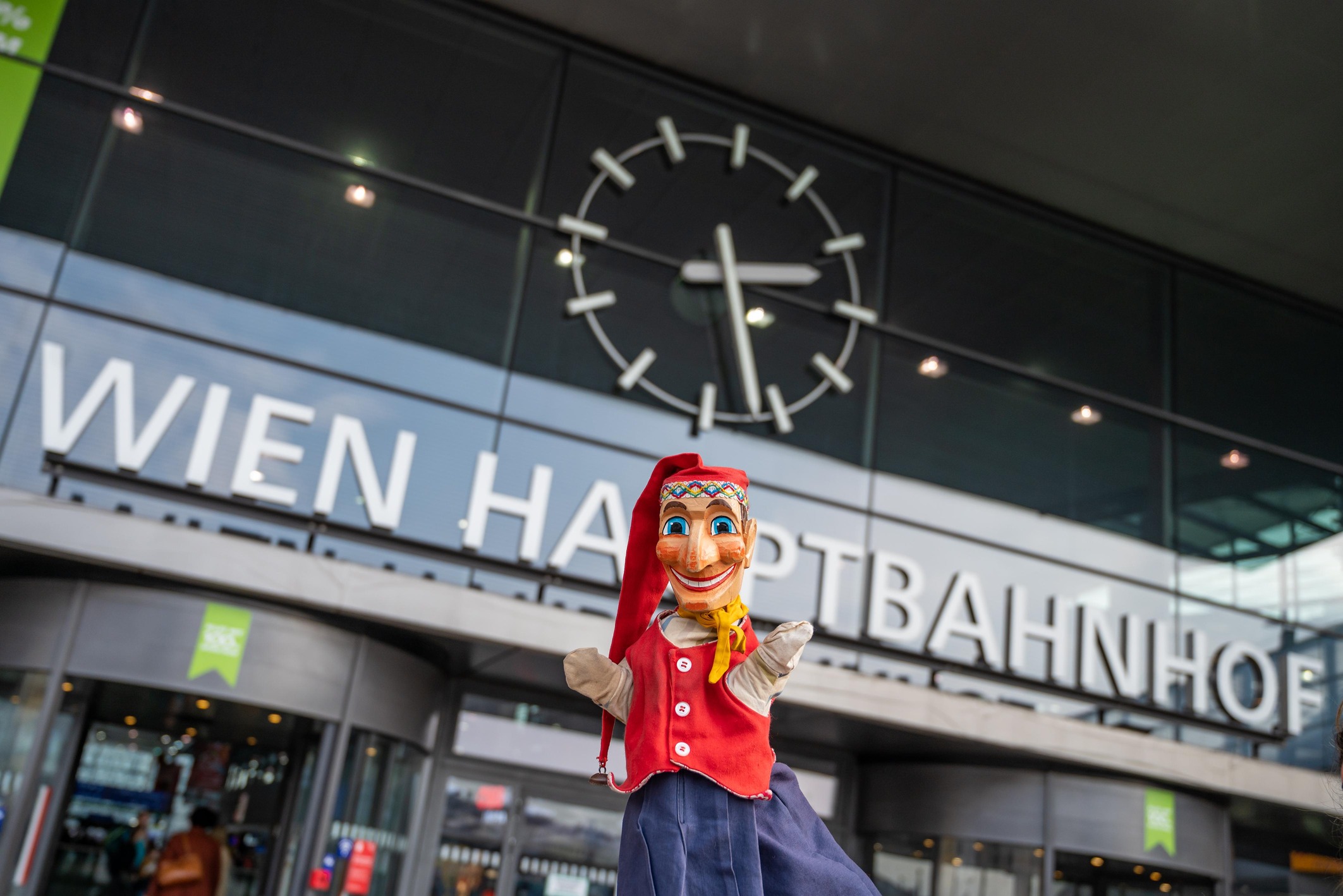 © ÖBB/Michael Fritscher Kasperl am Wien Hauptbahnhof