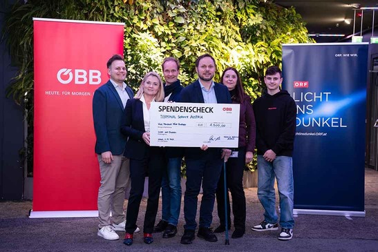 Group photo with six people at the presentation of a donation cheque