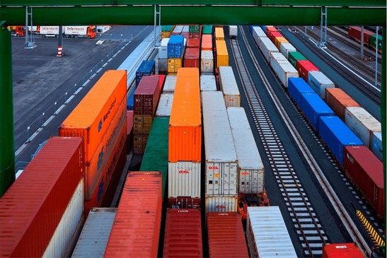 © ÖBB/Lukas Hämmerle Terminal Wolfurt, Luftaufnahme Güterzüge mit Containern