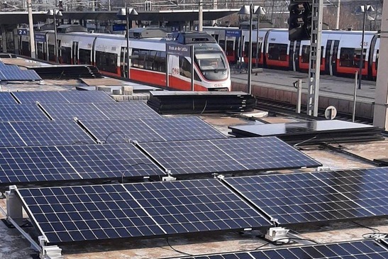 Photovoltaik-Elemente Bahnhof Bruck Neudorf