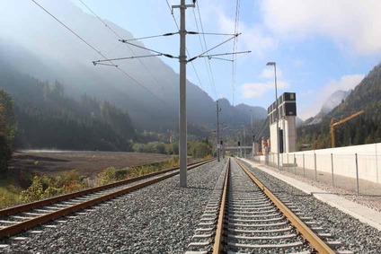 Blick auf die zweigleisige Bahnstrecke zwischen Linz und Selzthal
