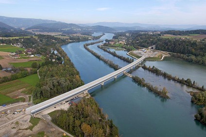 Luftaufnahme der neuen Draubrücke.