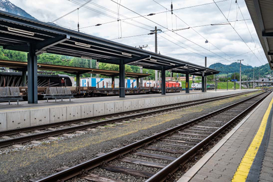 Platforms at the station Schwarzach St. Veit