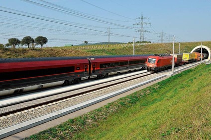 © ÖBB/Robert Deopito Zwei Züge auf der neuen Hochleistungsstrecke Wien-St. Pölten