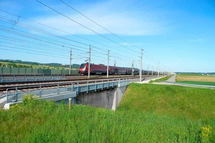 © ÖBB/Robert Deopito Ein Railjet auf der Weststrecke zwischen Ybbs und Amstetten