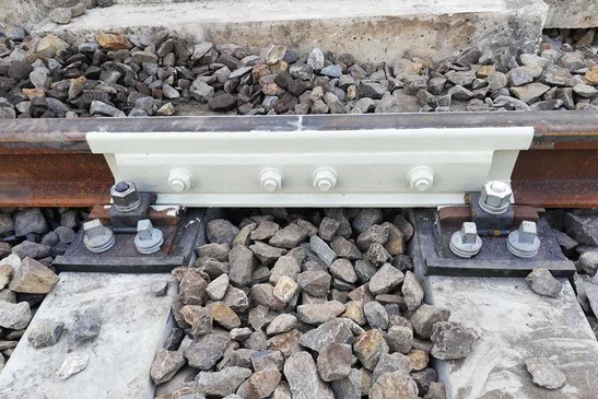 © ÖBB/Martin Schienentechnik Isolierstoßsystem im Gleis