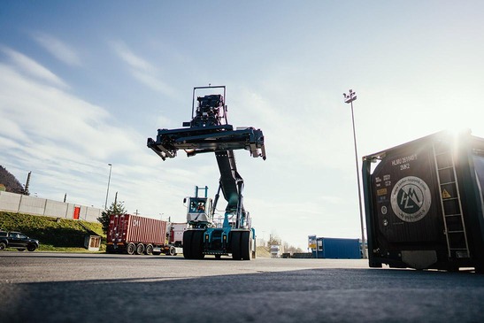 © ÖBB/Martin Hofmann Stacker at Dryport Villach