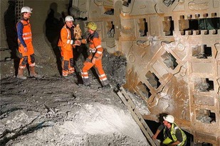 Mineure beim ersten Tunneldurchschlag am Semmering-Basistunnel
