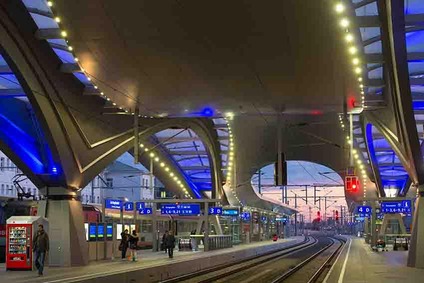 Wave-shaped roof of the railway station Graz