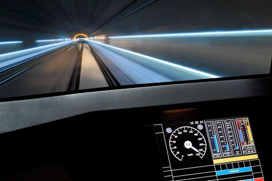 Blick aus einem Führerstand bei einer Fahrt im Tunnel