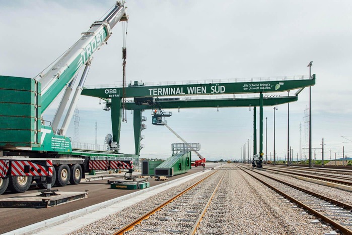 The individual parts of a gantry crane are assembled in the Vienna South freight centre.