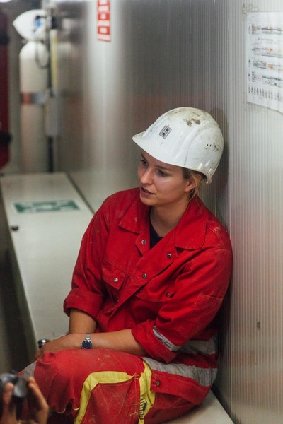 This picture shows a female miner.