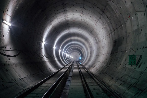Auf diesem Foto ist eine Tunnelröhre zu sehen.