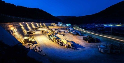 Nachtansicht der Baustelle Gloggnitz