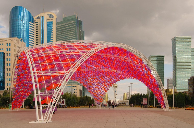 Astana (bedeutet “Hauptstadt” auf Kasachisch) ist seit 1997 die Hauptstadt von Kasachstan