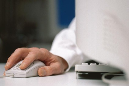 Hand an Tastatur