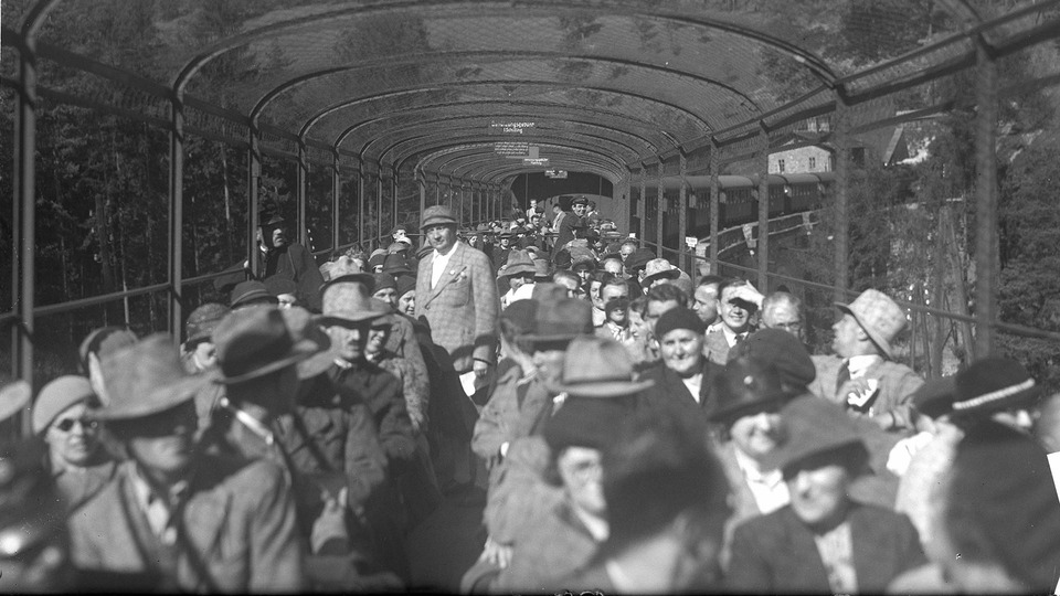 Passagiere in der Semmeringbahn