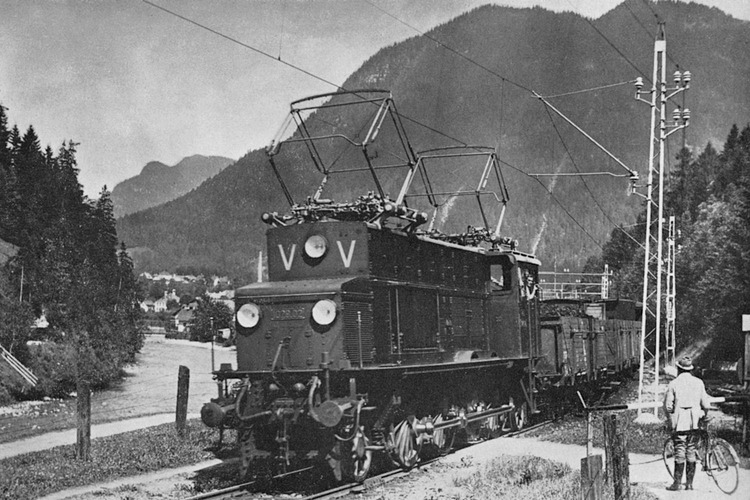 Güterzug beim Bahnhof Bad Aussee