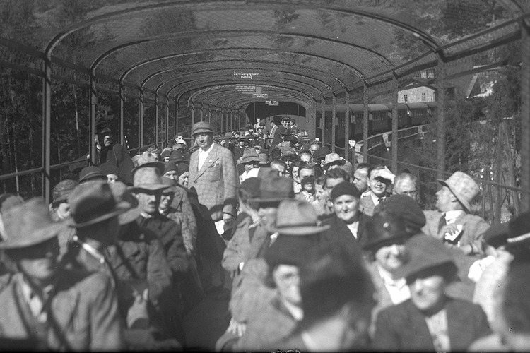 Passagiere in der Semmeringbahn
