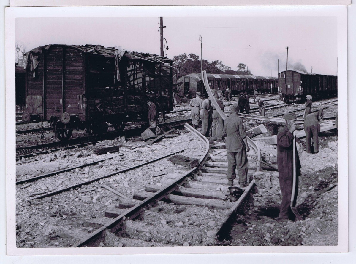 Bombenschäden am Bahnhof Wels