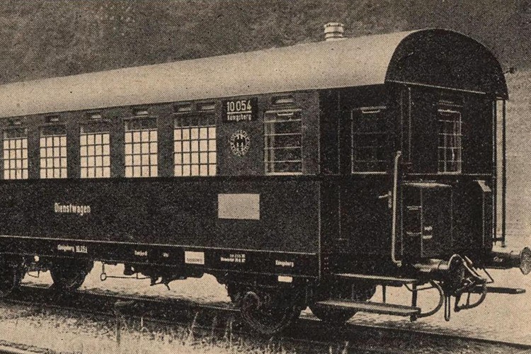 Zweiachsiger Gefangenenwagen