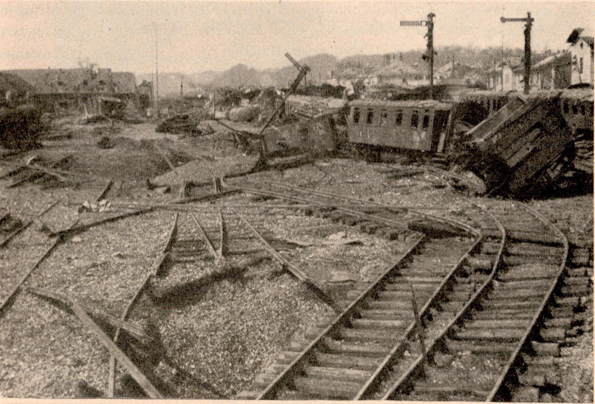 Bahnhof Amstetten nach einem Bombenangriff