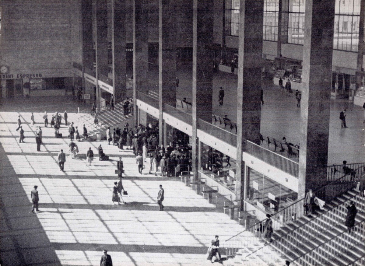 Kassenhalle des neuen Wiener Westbahnhofs