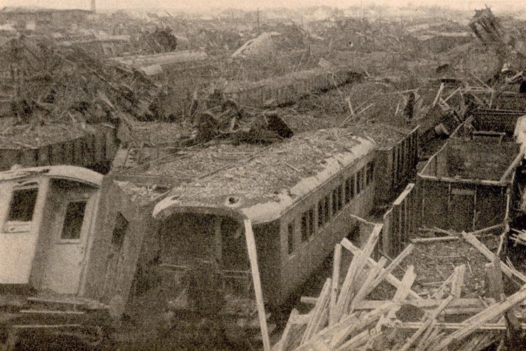 Ein vom Krieg verwüsteter Bahnhof