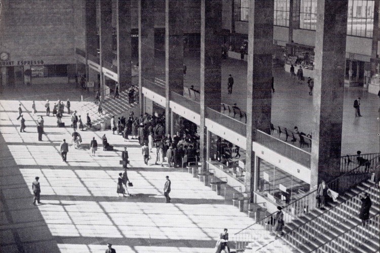 Kassenhalle des neuen Wiener Westbahnhofs