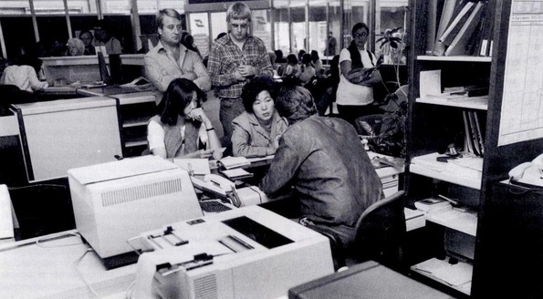 Beratung beim Reisebüro am Wiener Westbahnhof