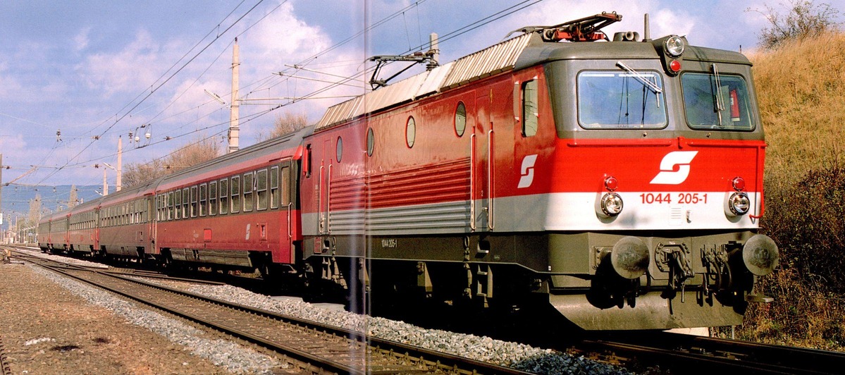 Rote ÖBB-Lok aus den 1990er Jahren