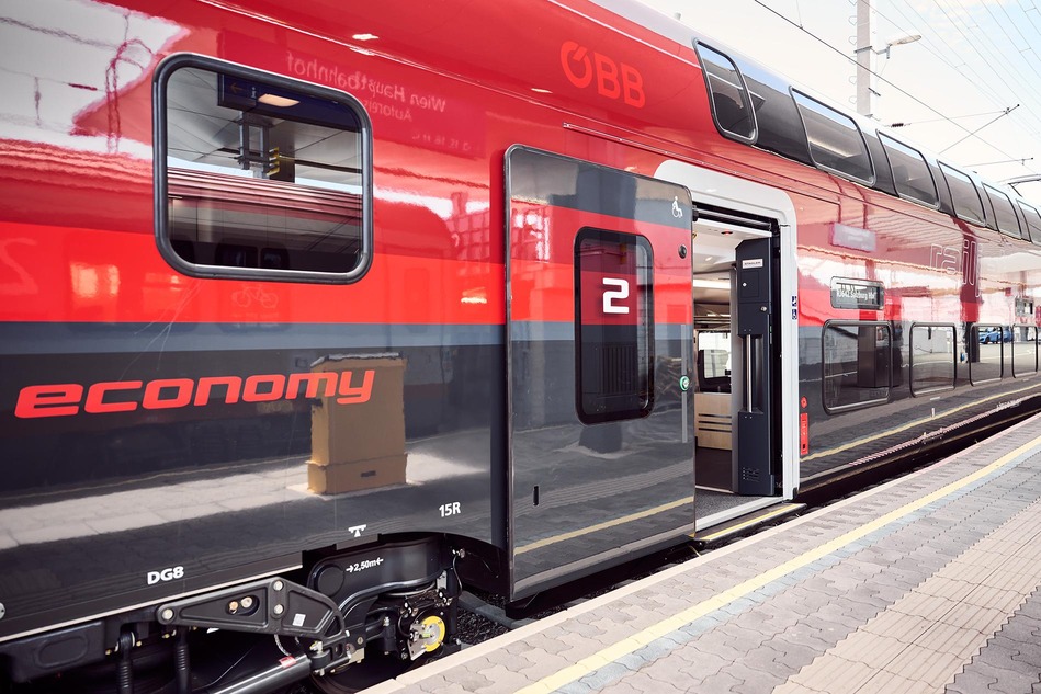 Barrierefreier Einstiegsbereich vom Railjet Doppelstock