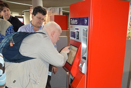 Präsentation neuer Ticketautomat für Menschen mit Mobiltätseinschränkungen