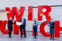 Wirtschaftsministerin Margarete Schramböck und Frauenministerin Susanne Raab überreichen das equalitA Gütesiegel an ÖBB CEO Andreas Matthä und ÖBB Diversity Beauftragte Traude Kogoj