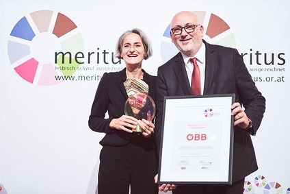 © ÖBB/Angelo Kreuzberger Traude Kogoj und VD Matthä erhielten Preis