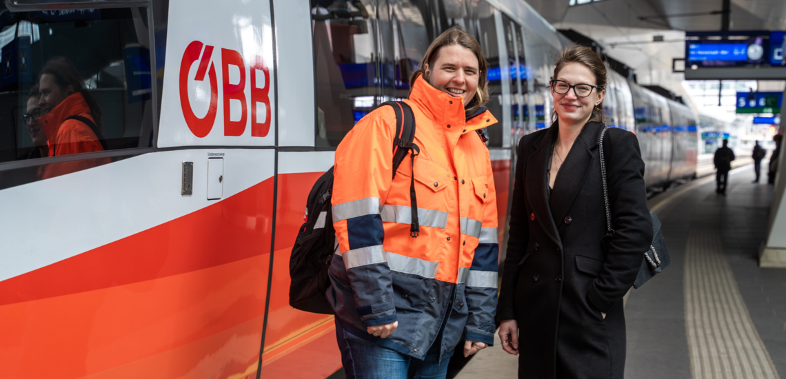 Frauen am Zug