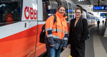 Frauen am Zug