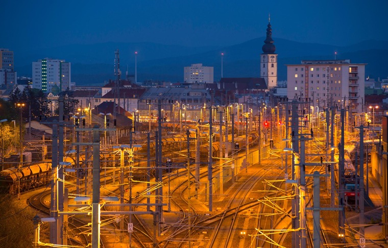 Bahnhof St. Pölten bei Nacht