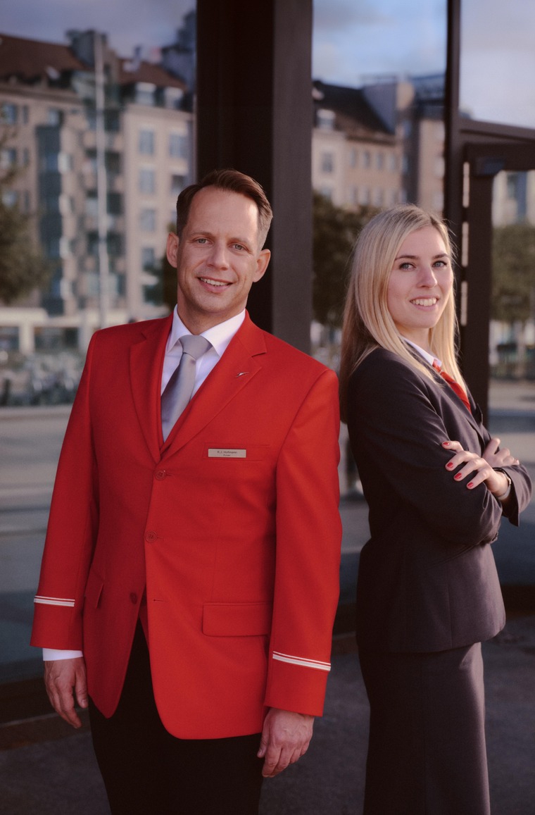 Flugbegleiter und Zugbegleiterin