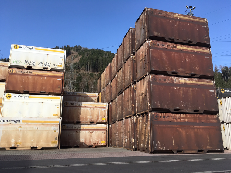 Alte container kommen an