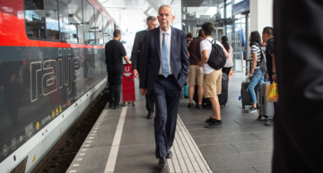 Alexander van der Bellen am Zug