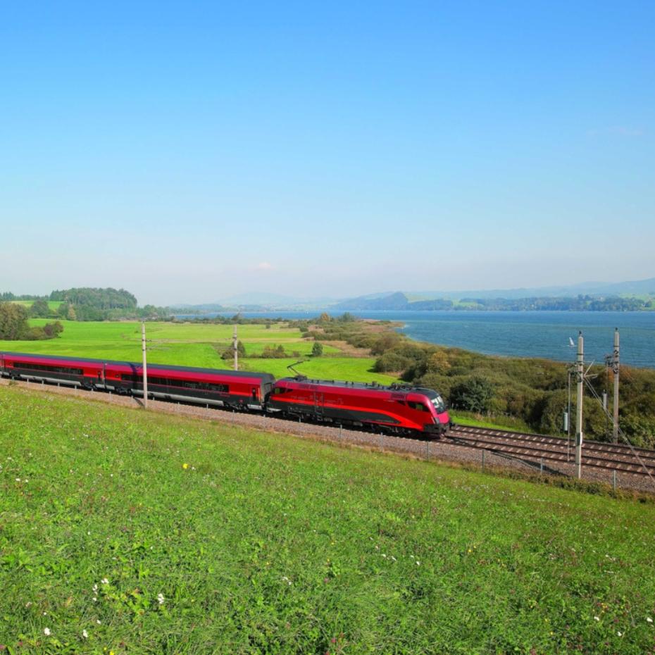 Zug in Landschaft
