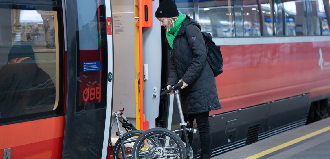 Einstieg in den Cityjet mit Vello