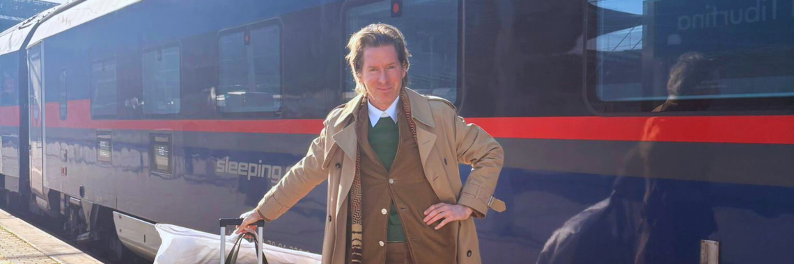 Wes Anderson vor dem Nightjet