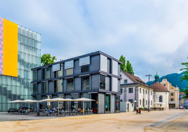 Bregenz Sehenswürdigkeiten: Das Kunsthaus Bregenz ist dank seiner modernen Architektur auch von außen spannend. 
