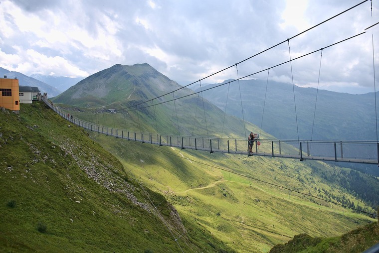 Zum Wandern im Gasteinertal gehört der Stubnerkogel. Auf dem Bild sieht man die Hängebrücke.