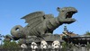 Zu den Klagenfurt Sehenswürdigkeiten gehört der Lindwurmbrunnen. Auf dem Bild sieht man ihn aus der Nähe.