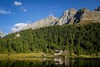 Zum Urlaub in Osttirol gehört das Defereggental. Auf dem Bild sieht man das Alpengasthaus Oberseehütte am See in der Nähe von Italien.