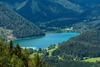 Österreich See Urlaub: Blick auf den Erlaufsee aus der Vogelperspektive. 